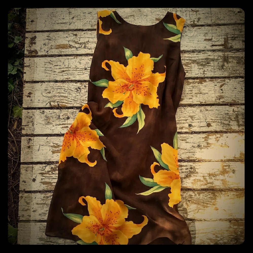 Deleting today! Vintage lily dress